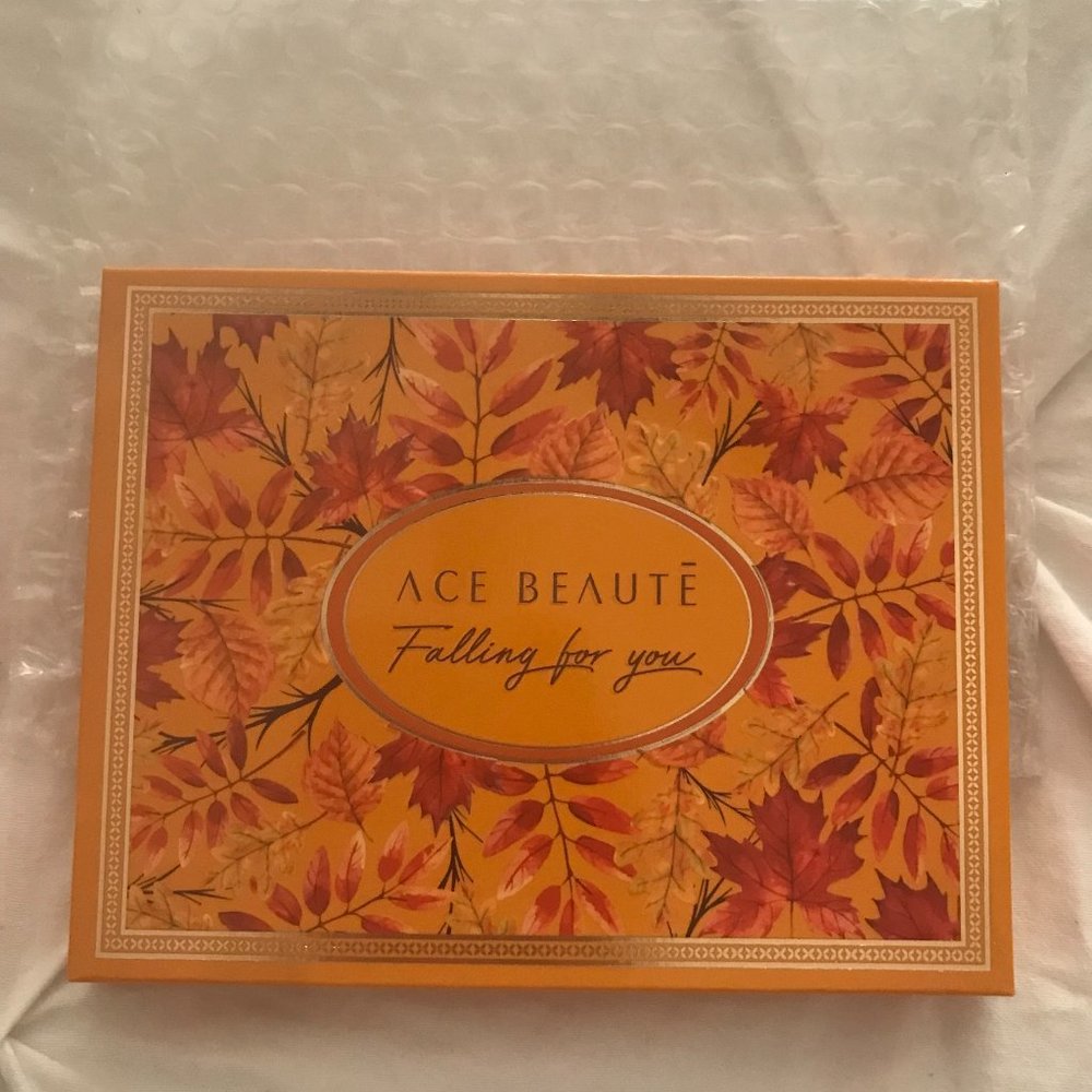 ACE BEAUTE "Falling for you" eyeshadow Palette